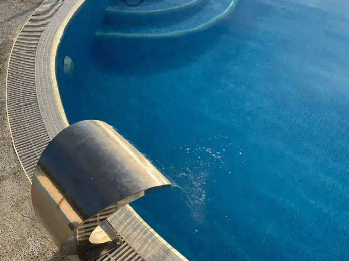infinity pool custom outdoor construction